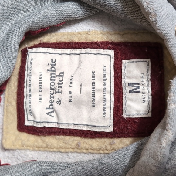 Vintage Y2K A&F Thrashed Hoodie Size Medium in Gray Raised Letters Stitched - Picture 3 of 12